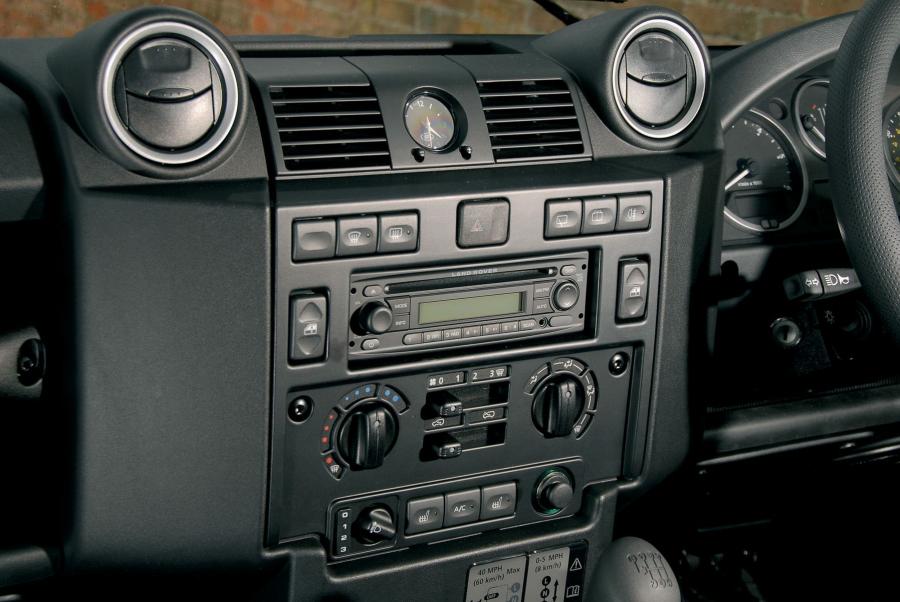  Land Rover Defender 2006 года  (фото 129 из 227)